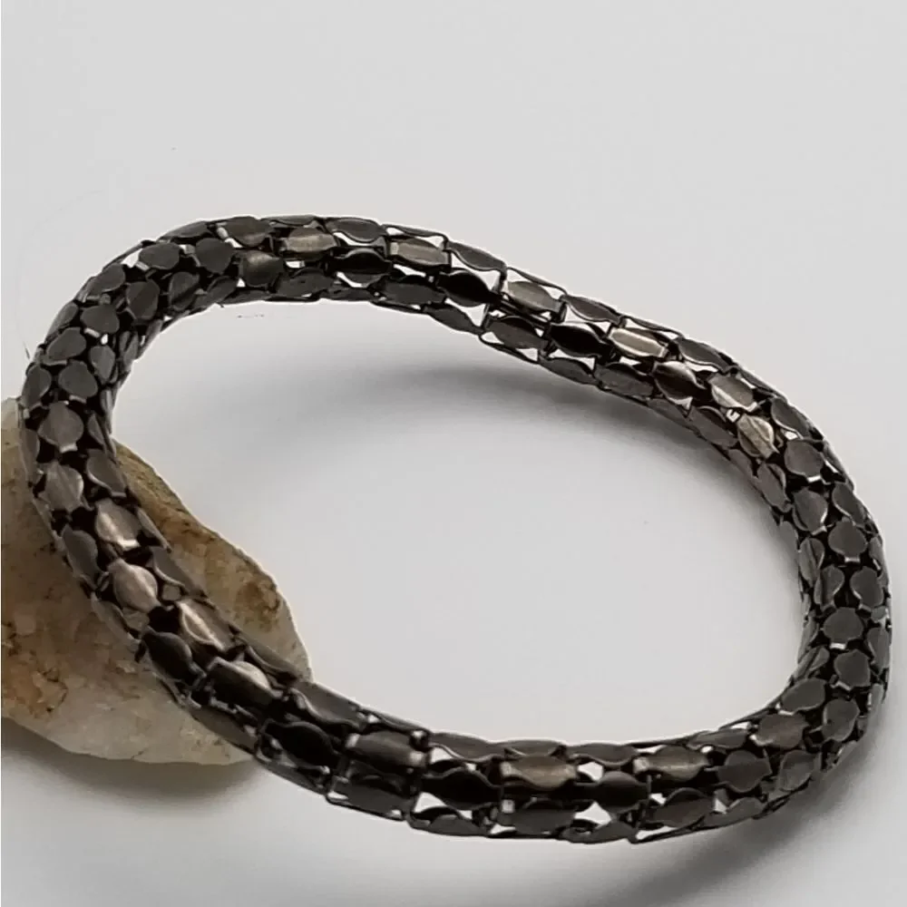 Snake mesh metallic slinky bracelet. B437